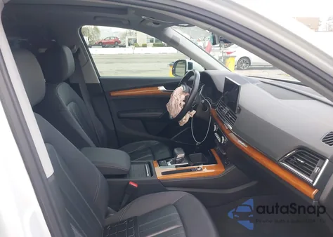 2021 Audi Q5 Premium Plus 45 Tfsi Quattro S Tronic z USA, uszkodzony, nr VIN WA1BAAFY9M2073610